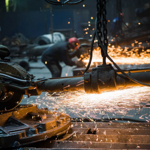 industrial-worker-cutting-and-welding-metal-with-m-7W5Q9PM.jpg