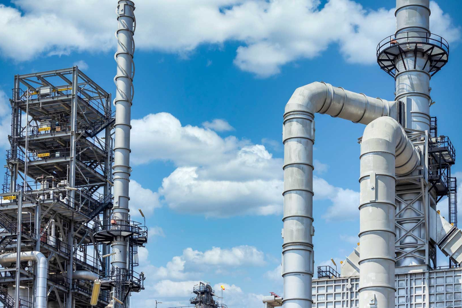 oil-refinery-plant-from-industry-zone-oil-and-gas-E5HABQN-e1676866622808.jpg