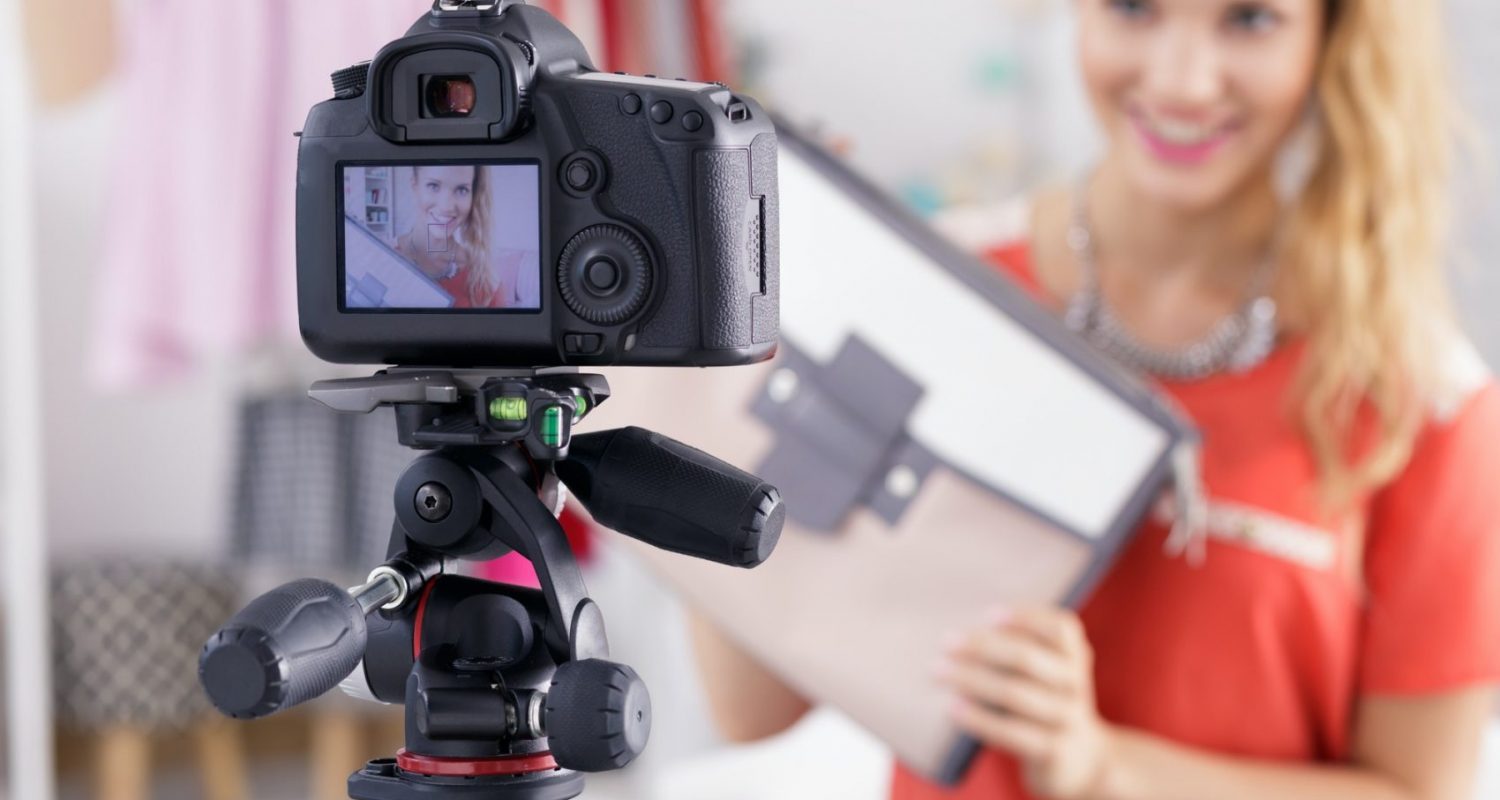 showing-shopping-on-a-video-e1637186995562-pg7szh4yvzuehubjymzdne9a1ba2se5xd4rnobglz4
